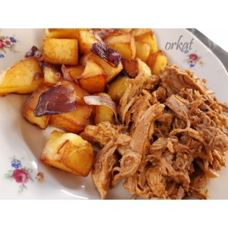   04.27. (Hétfő) -"B" Főétel - Omlós pulled pork fűszeres steak burgonyával BBQ mártással